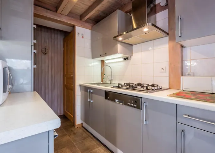 Alpine Escape Facing The Aiguille Du Midi Chalet